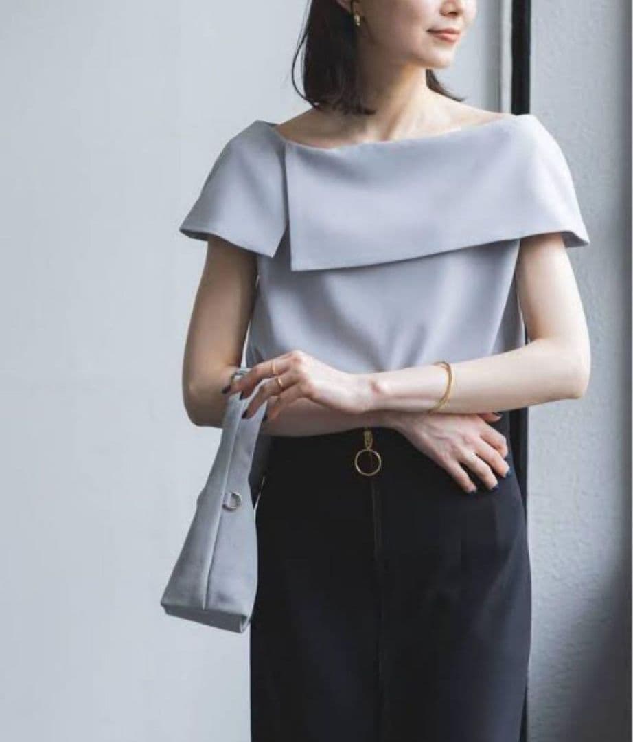 新品未使用 Noble コンパクトストレッチケープブラウス サックスブルー