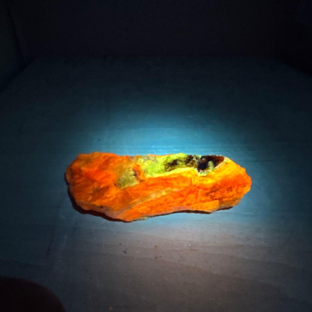 北海道石　然別オパール　蛍光オパール138g