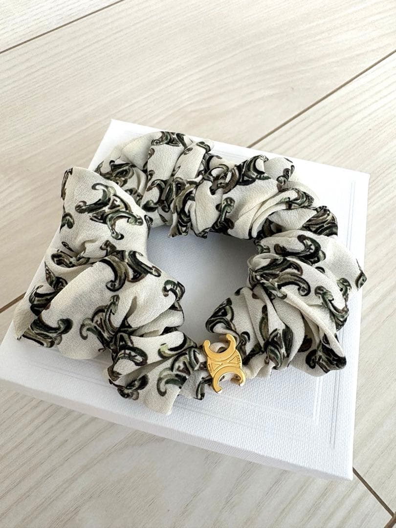 セリーヌ　シュシュ　ヘアゴム　モノグラム　美品　正規品