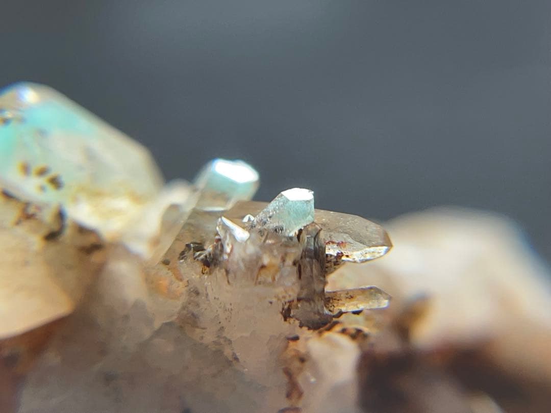 アホー石　アホイト　アホアイト　インクォーツ　メッシーナ産　原石　鉱物標本