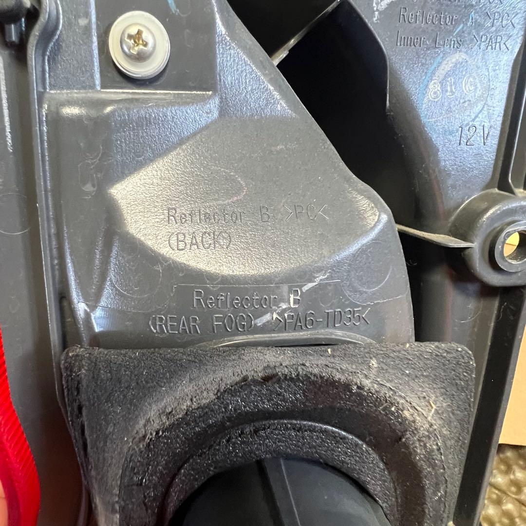 トヨタ ハイエース 200系 純正 テールランプ