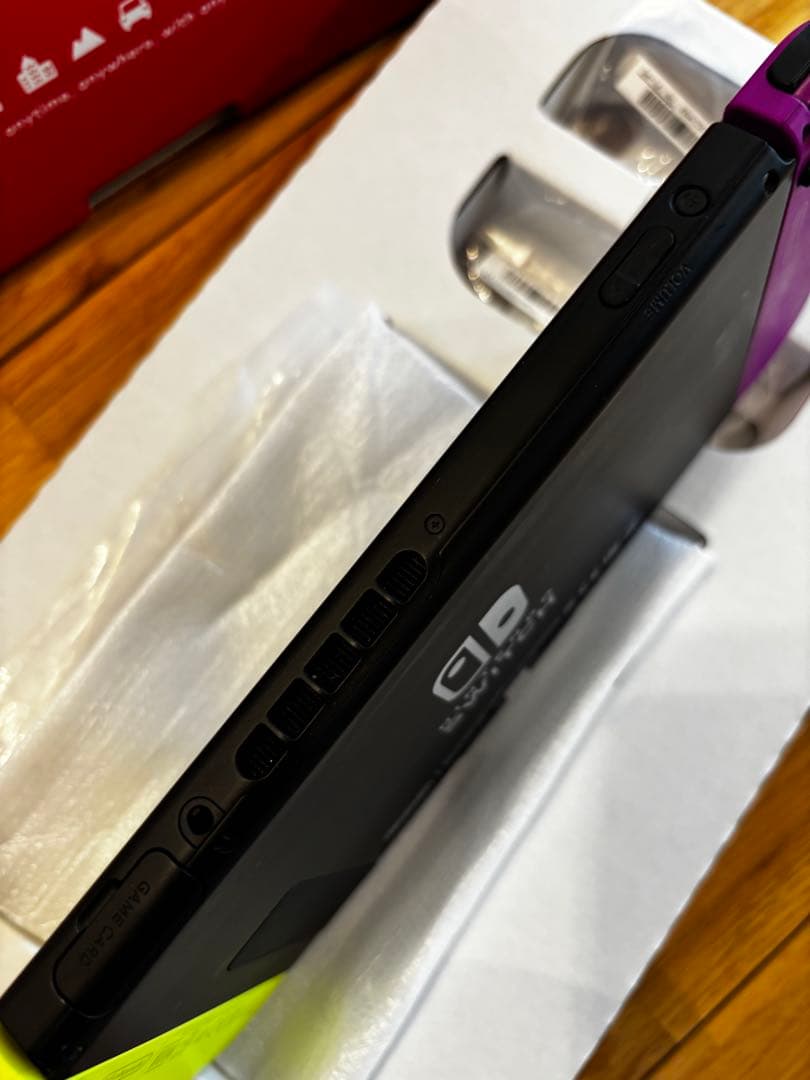 Nintendo Switch 本体　ネオンパープル（L）　ネオンイエロー（R）