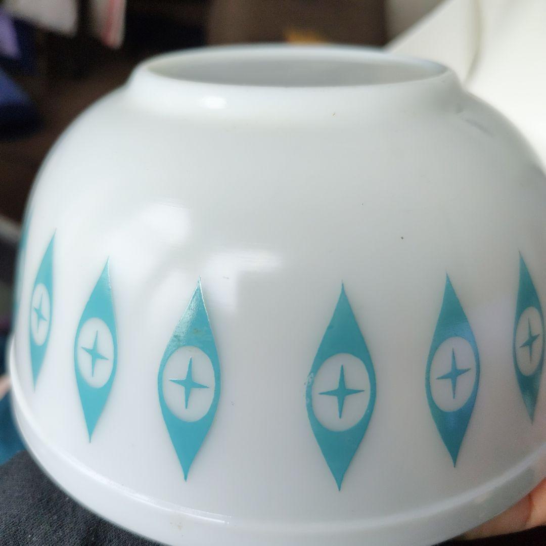 パイレックス　アトミックアイズ　Atomic eyes 青色の目模様の白いボウル