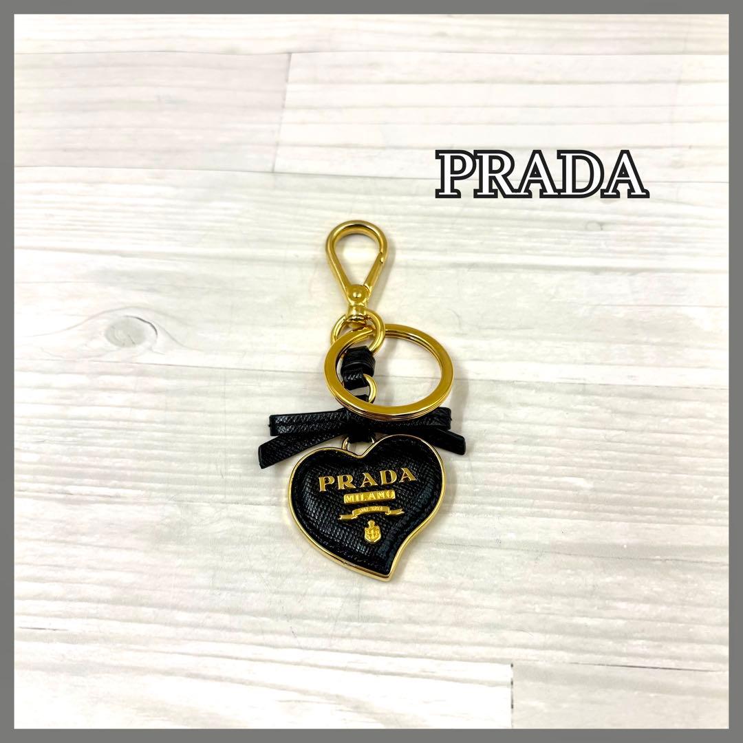 【極美品】PRADA キーホルダー　キーリング　ハート　サフィアーノレザー