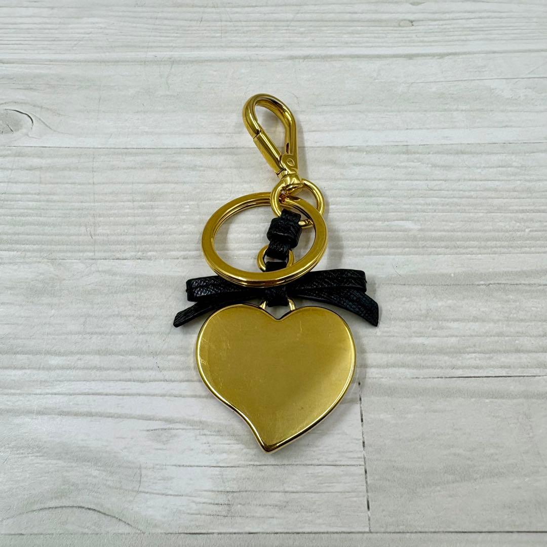 【極美品】PRADA キーホルダー　キーリング　ハート　サフィアーノレザー