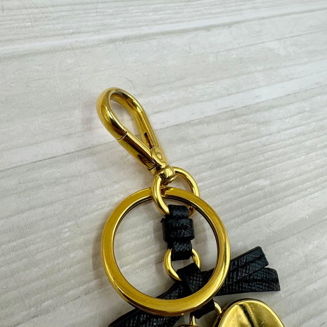 【極美品】PRADA キーホルダー　キーリング　ハート　サフィアーノレザー