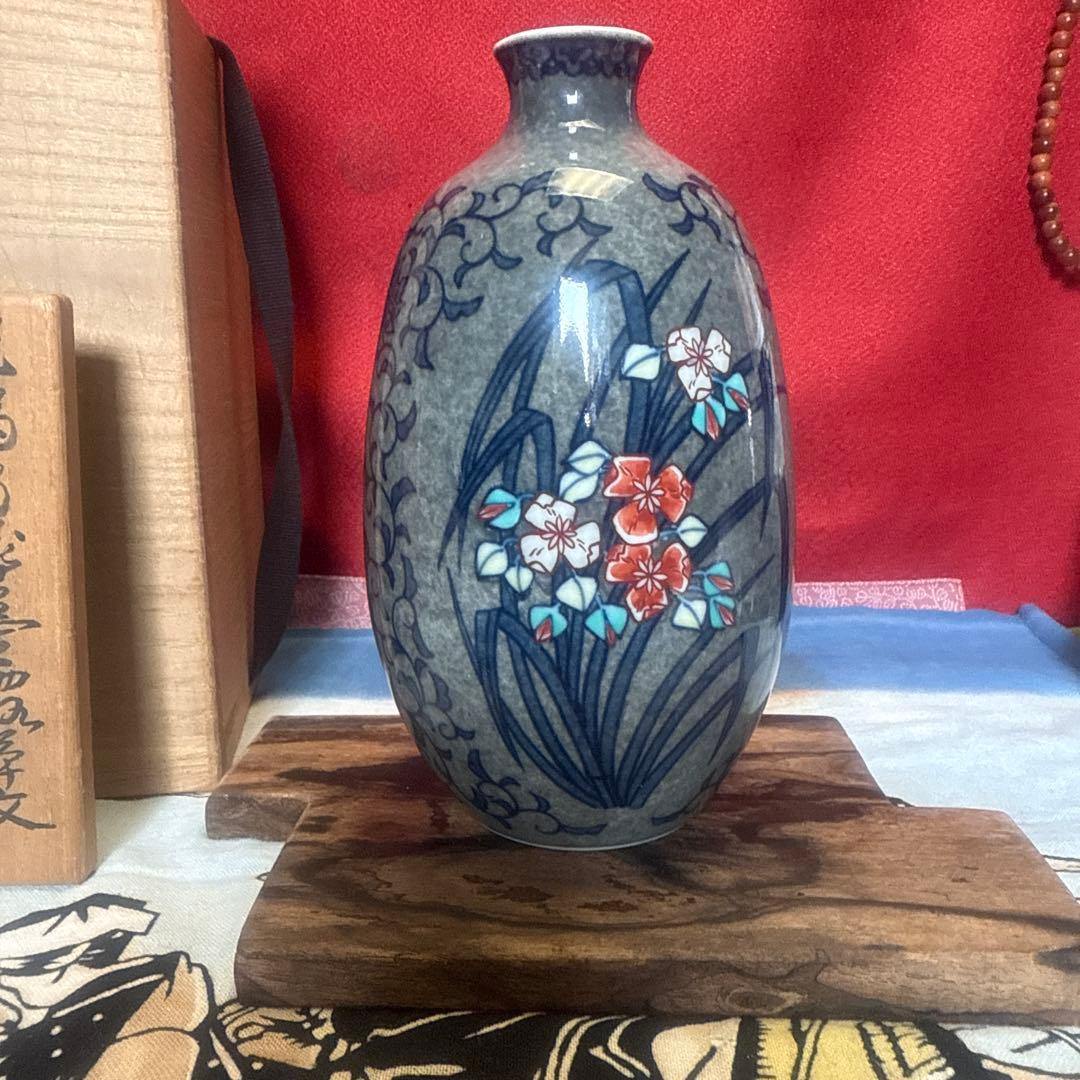 人間国宝13代今右衛門本人作高台彫印色鍋島吹墨薄墨草重ね花文共箱付き