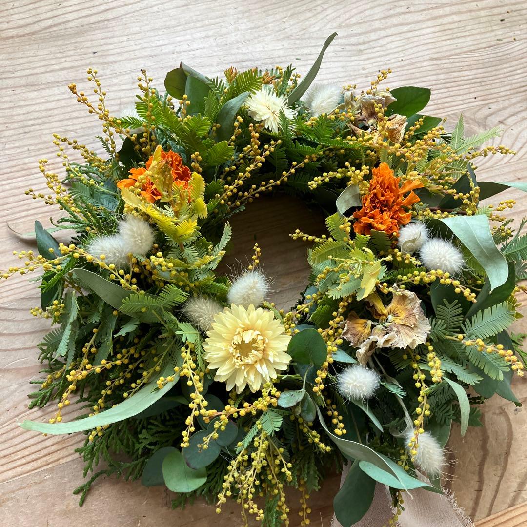 オーレアミモザの春待ちリース　ビオラ　マリーゴールド　カイザク　ユーカリ