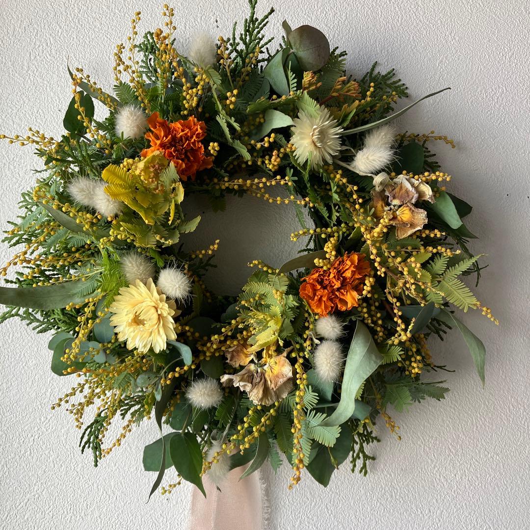 オーレアミモザの春待ちリース　ビオラ　マリーゴールド　カイザク　ユーカリ