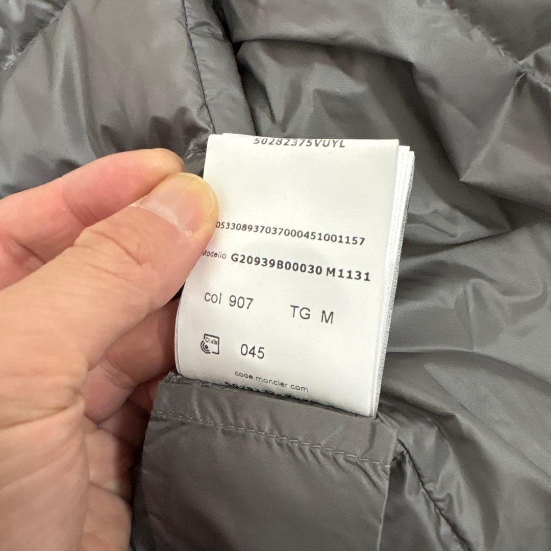 ぐー…。 MONCLER グレー ダウンジャケット