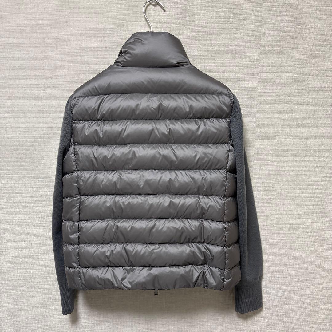 ぐー…。 MONCLER グレー ダウンジャケット