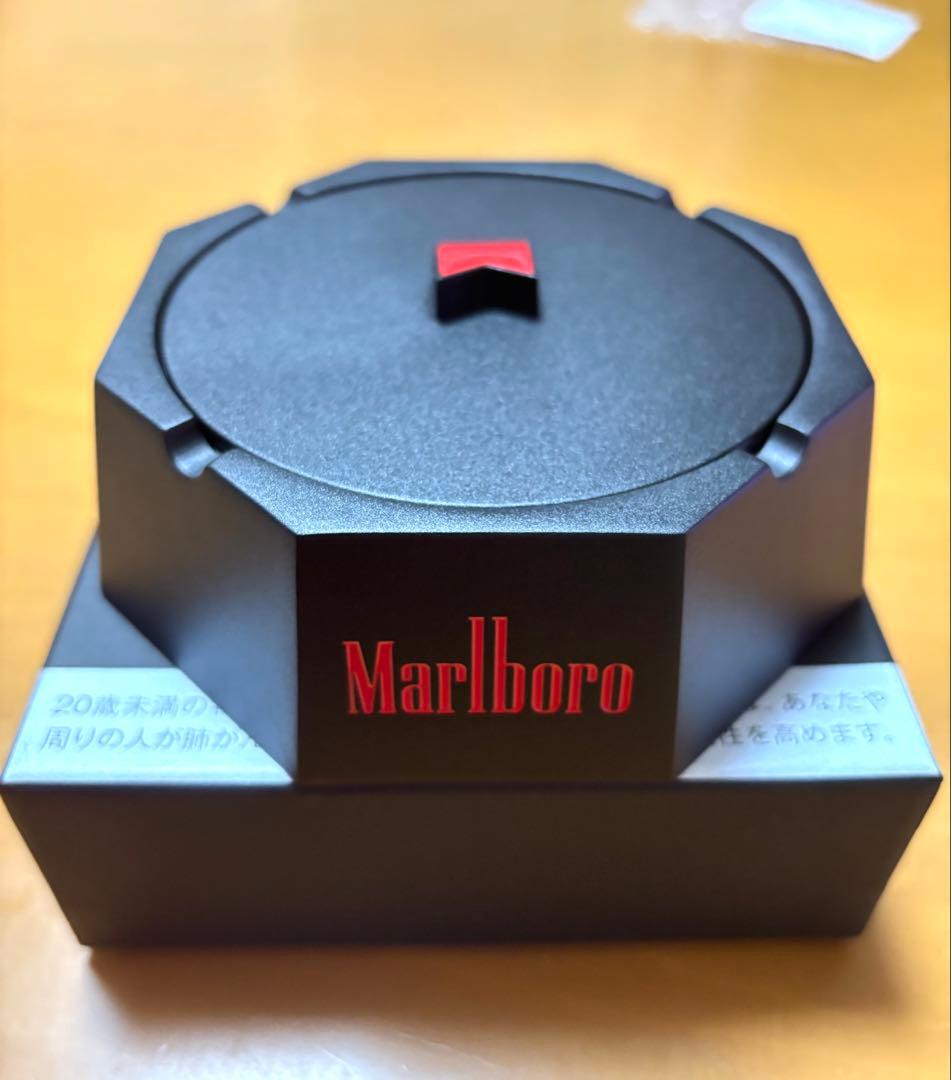 Marlboro マールボロ OCTAGONデザイン重厚メタル灰皿 蓋付き（黒）