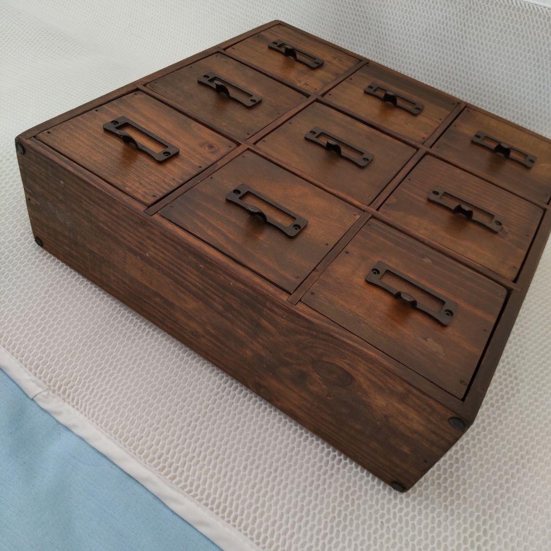 古木を使用した9ボックスのヴィンテージ小物入れ！