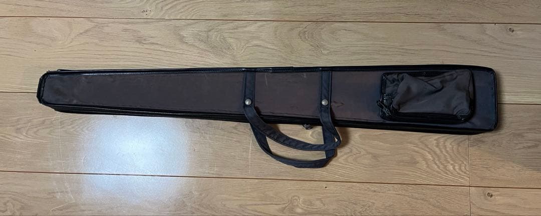 コントラバスカーボン弓　黒毛　ノーブランドケース付