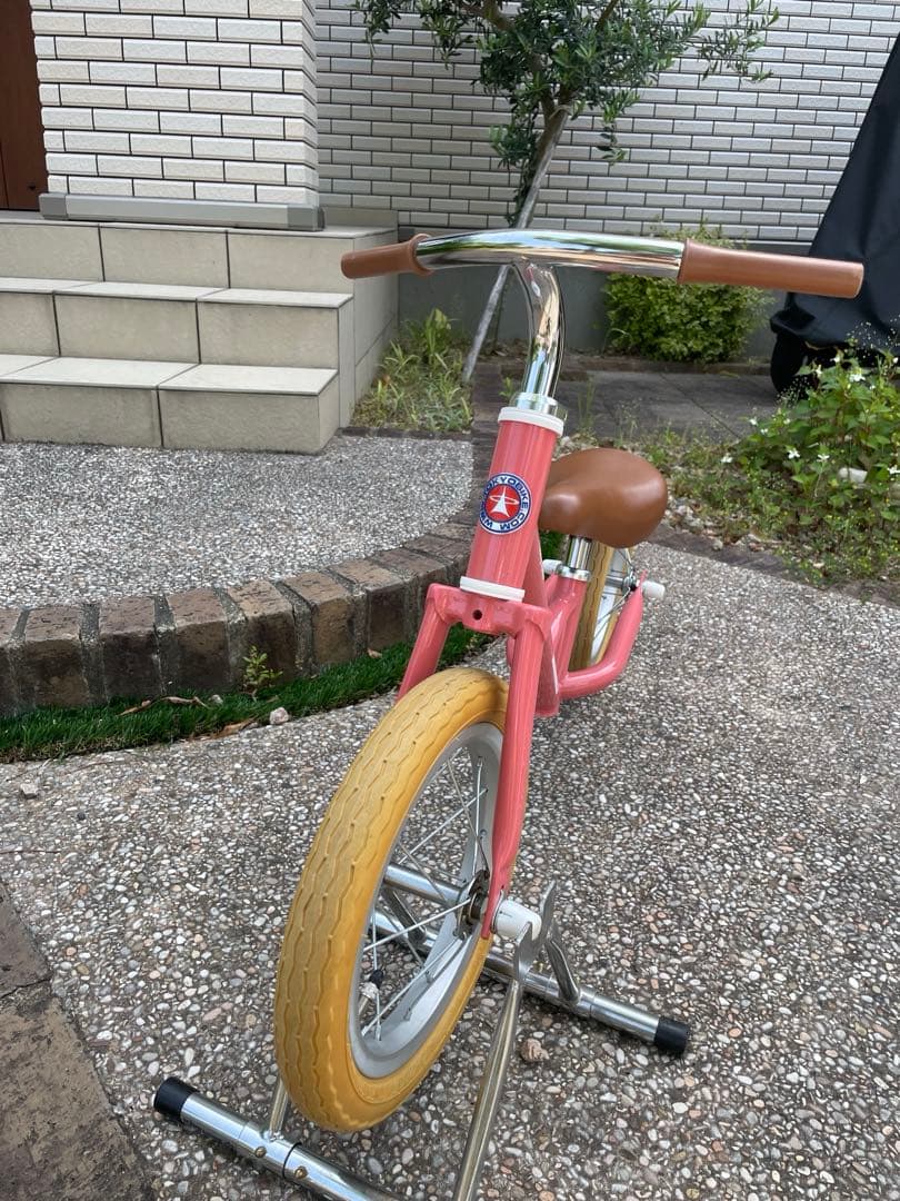 tokyo bikepaddle12インチモモ色、バイクスタンド、ヘルメット付き