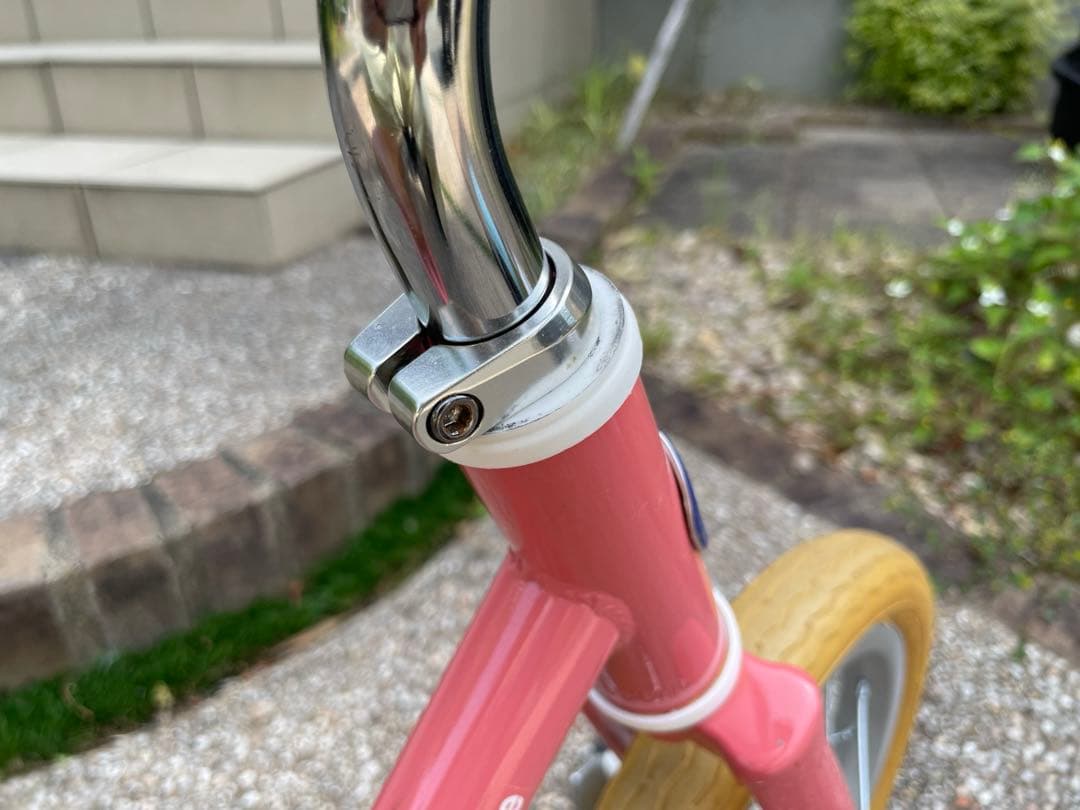 tokyo bikepaddle12インチモモ色、バイクスタンド、ヘルメット付き