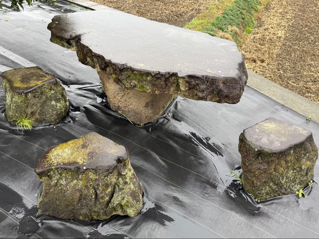 鳥海石のテーブルオブジェ