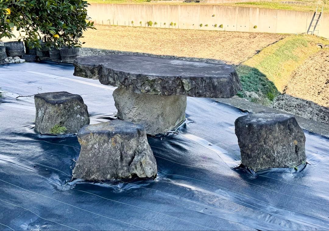 鳥海石のテーブルオブジェ