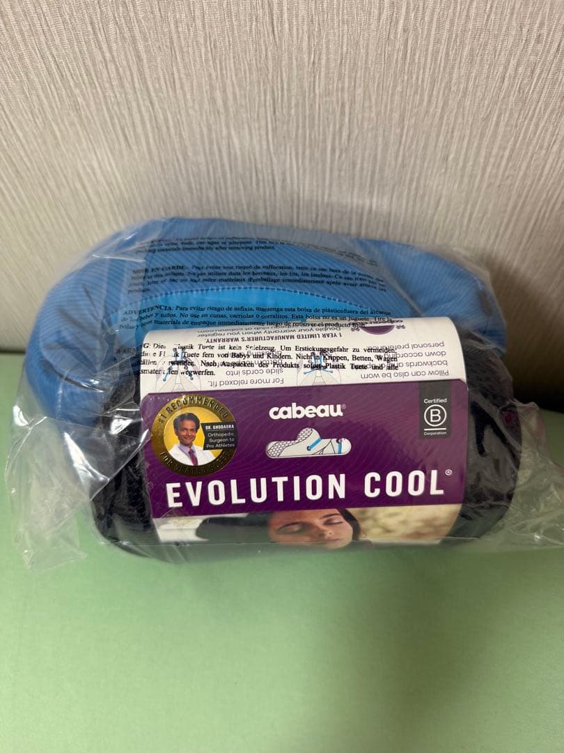 【新品未使用】Cabeau Evolution Cool ネックピロー 水色