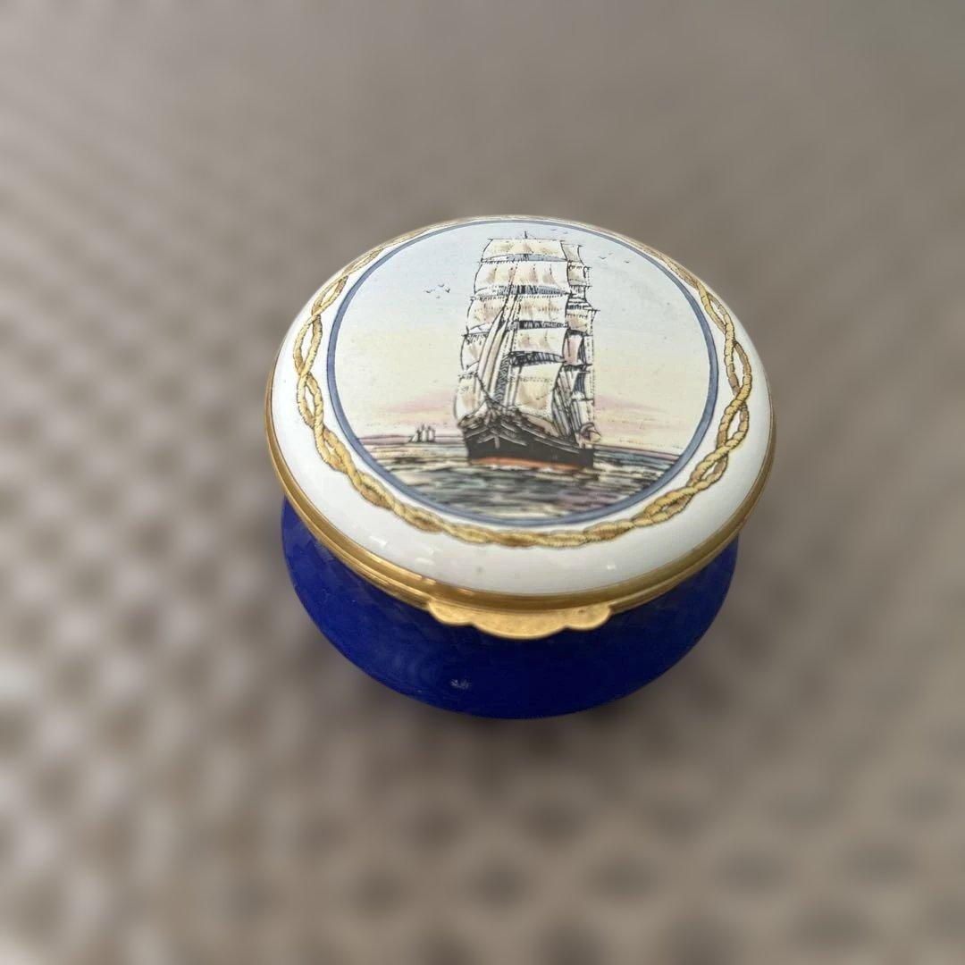 Crummlesのヴィンテージピルボックス(ジュエリーボックス)です。限定版