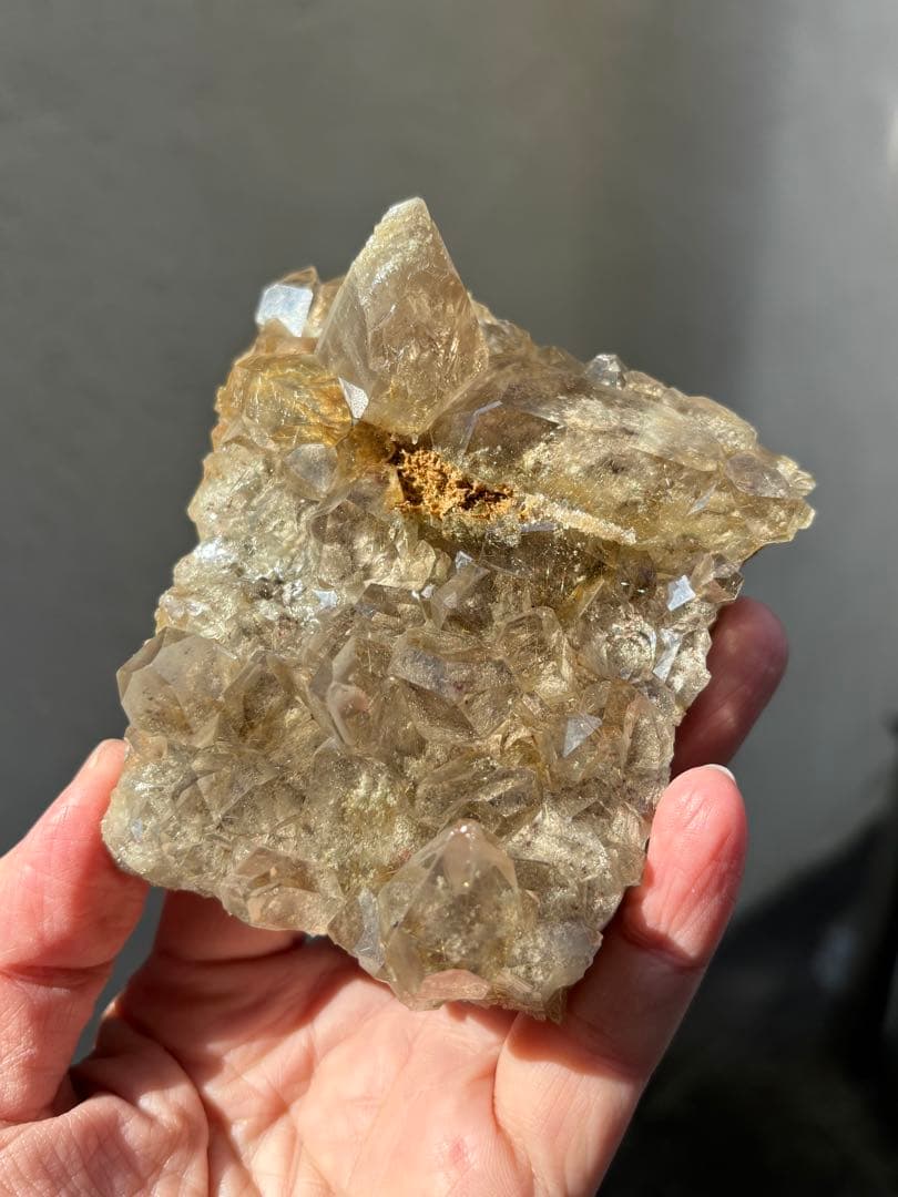 ゴールドルチルクォーツ　クラスター　346g ライトスモーキー　全体ルチルあり