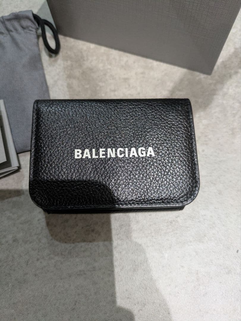 BALENCIAGA ブラック 三つ折り財布　未使用美品