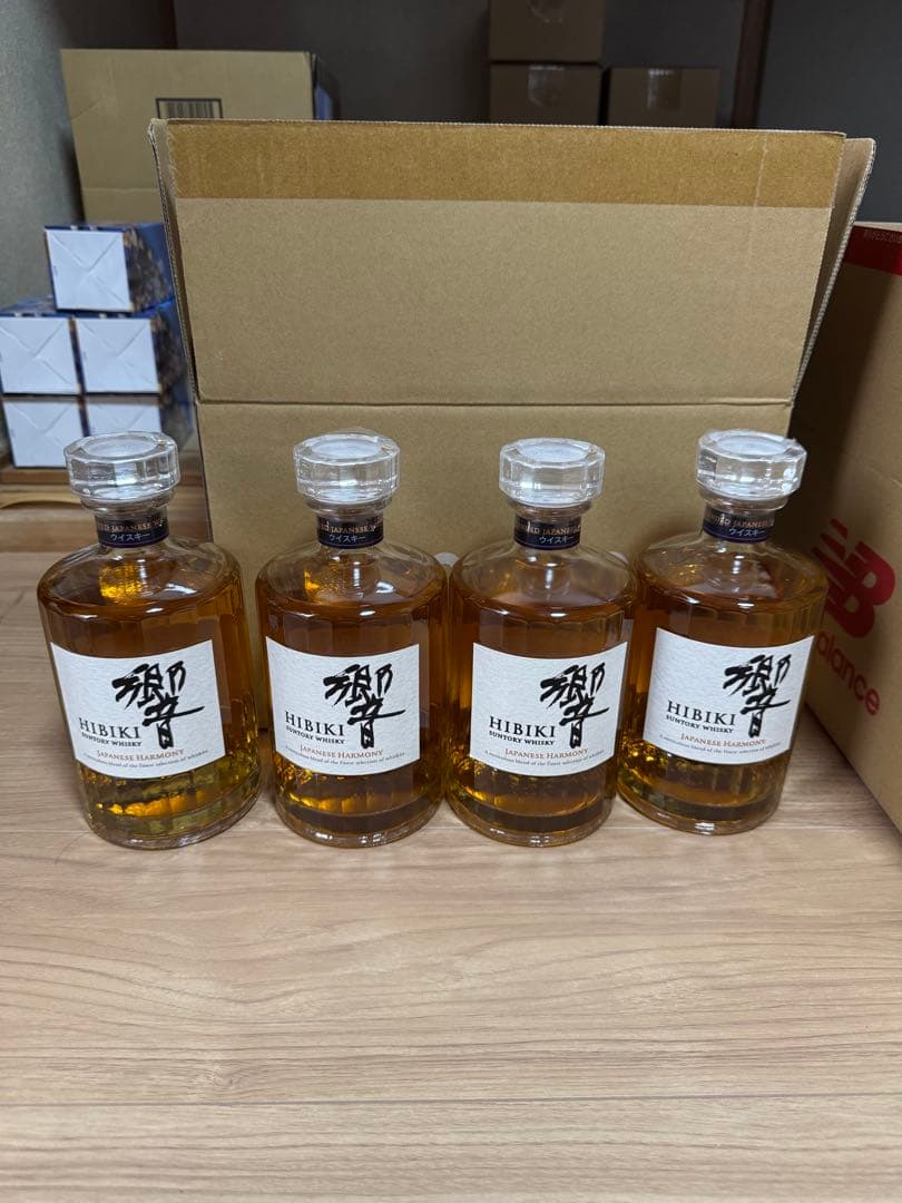 サントリー　響　Japanese Harmony 700ml 4本