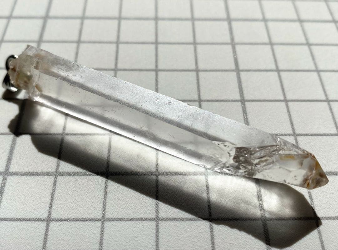 ライトニングレムリアン　レーザーレムリアン　ライトニングクォーツ　天然石　雷水晶