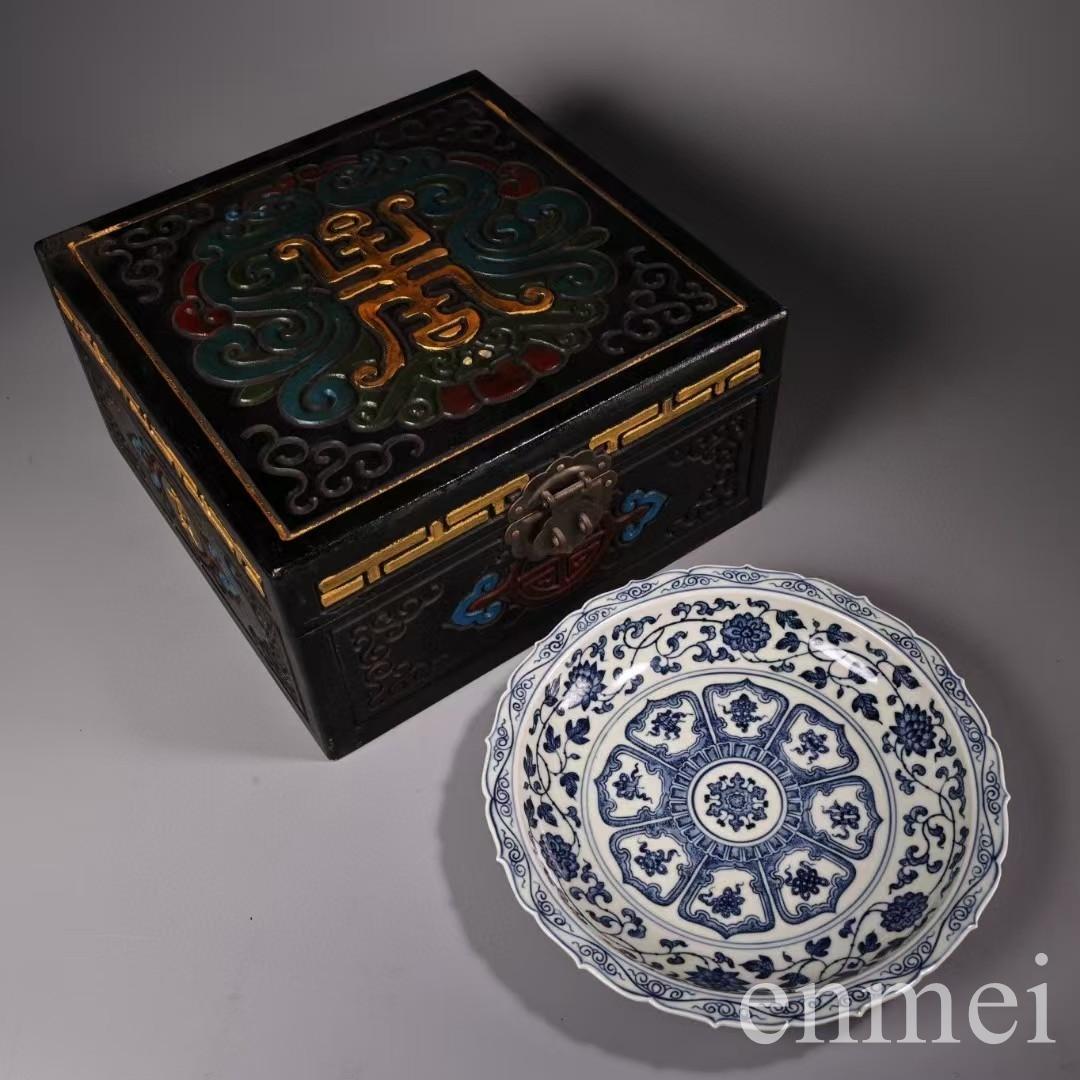 中国古美術・旧蔵磁器・吉祥八宝青花磁器皿・純手描き・文房具・置物・観賞皿・箱付き