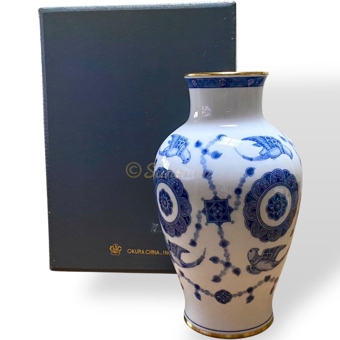 【美品】 大倉陶園 OKURA 瑞鳥文花瓶 呉須更紗鳥絵 専用箱・商品タグ付き