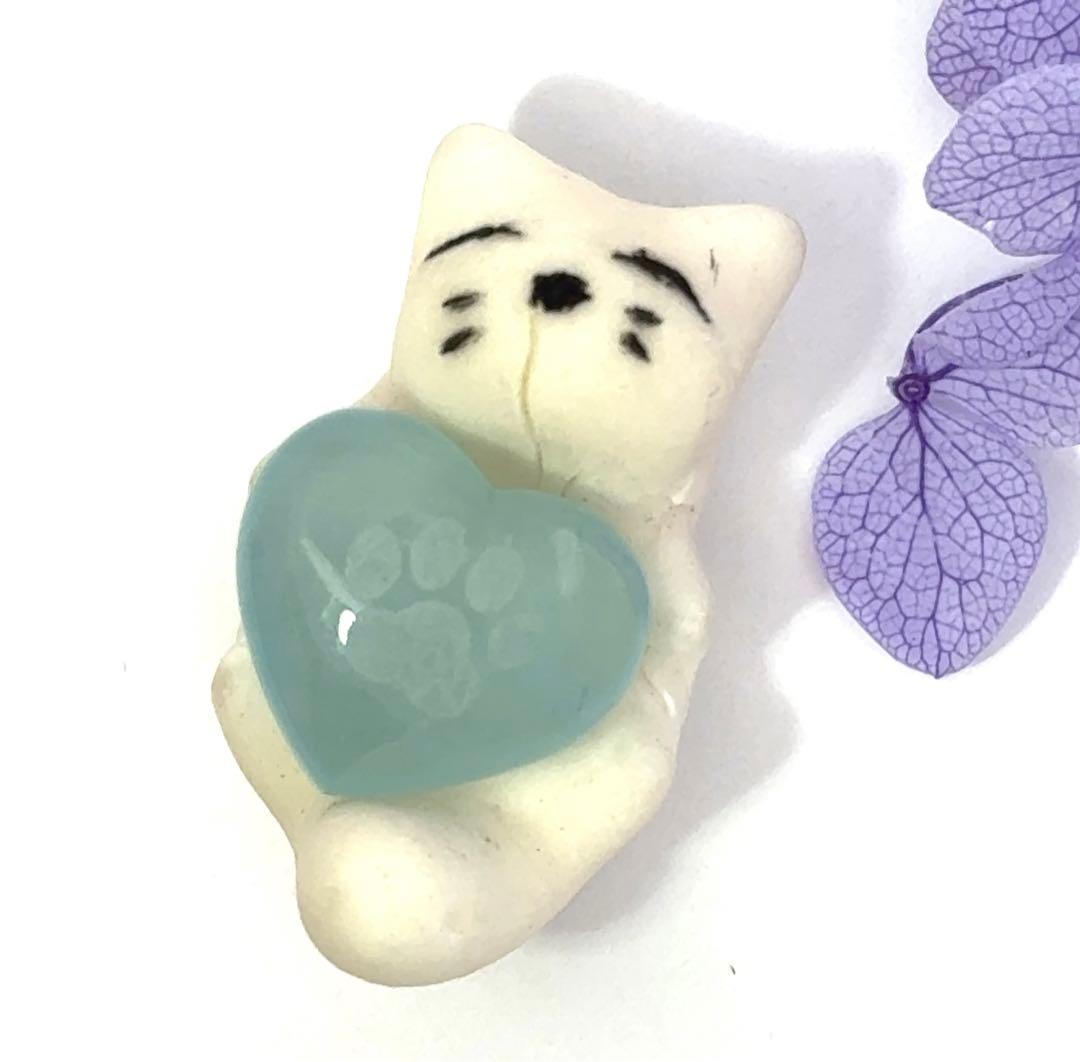 アクアマリンと猫　肉球　天然石　パワーストーン猫　猫の置物