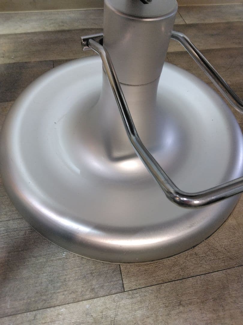 美容室　オオヒロスタイリングチェア