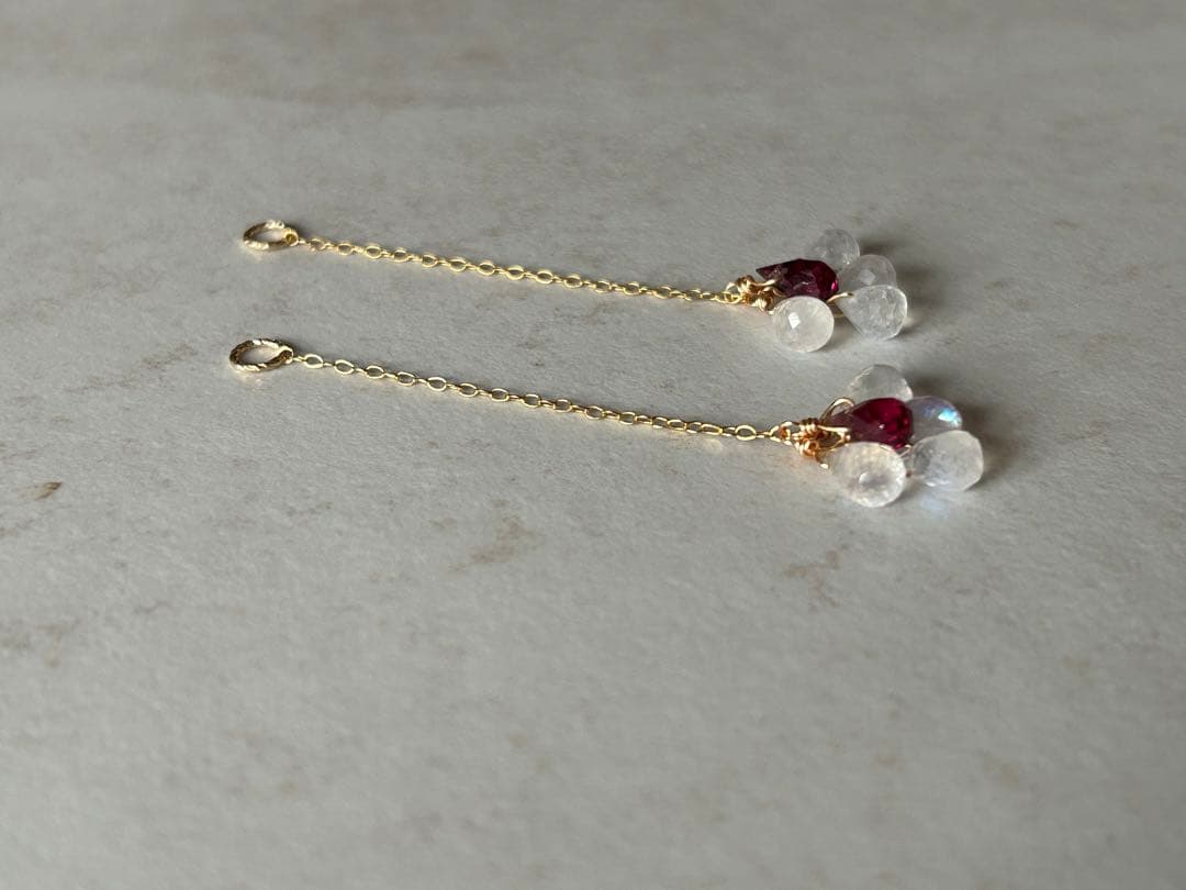 14KGF ブルームーンストーンとロードライトガーネットのチャーム