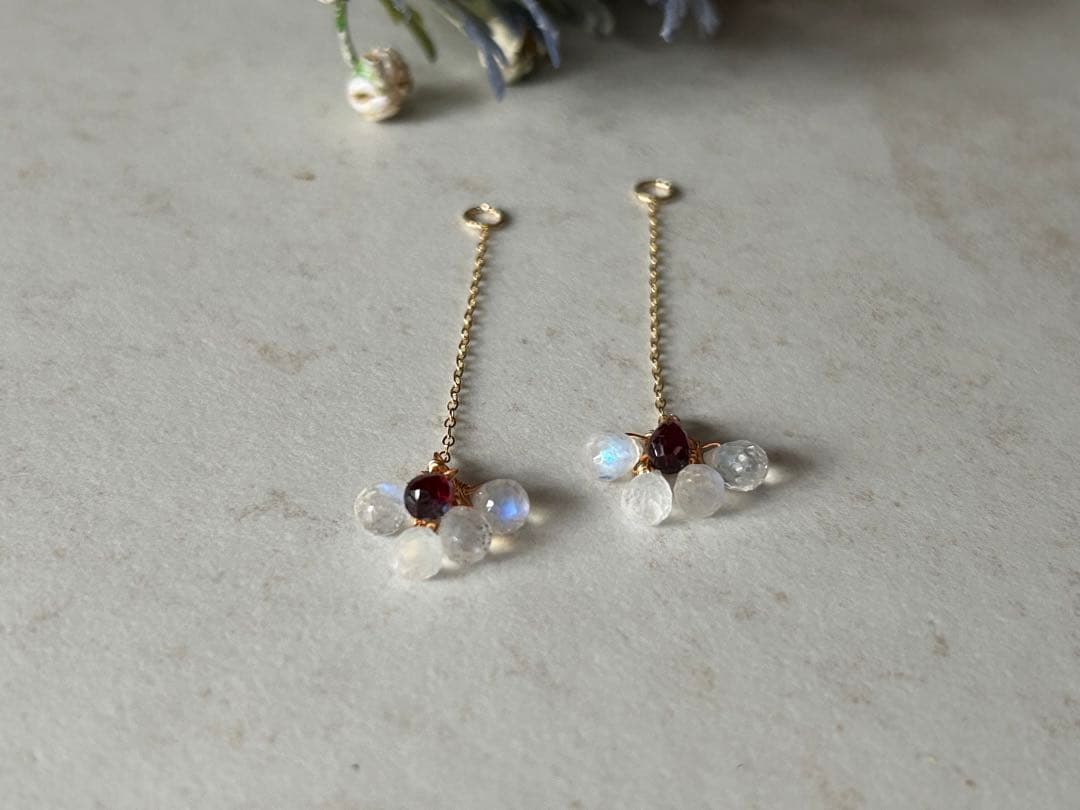 14KGF ブルームーンストーンとロードライトガーネットのチャーム