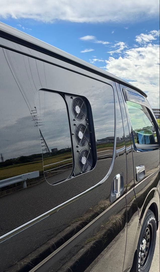 ハイエース 換気扇 ４型 USBファン 3連 パネル 小窓 ABS製 助手席側