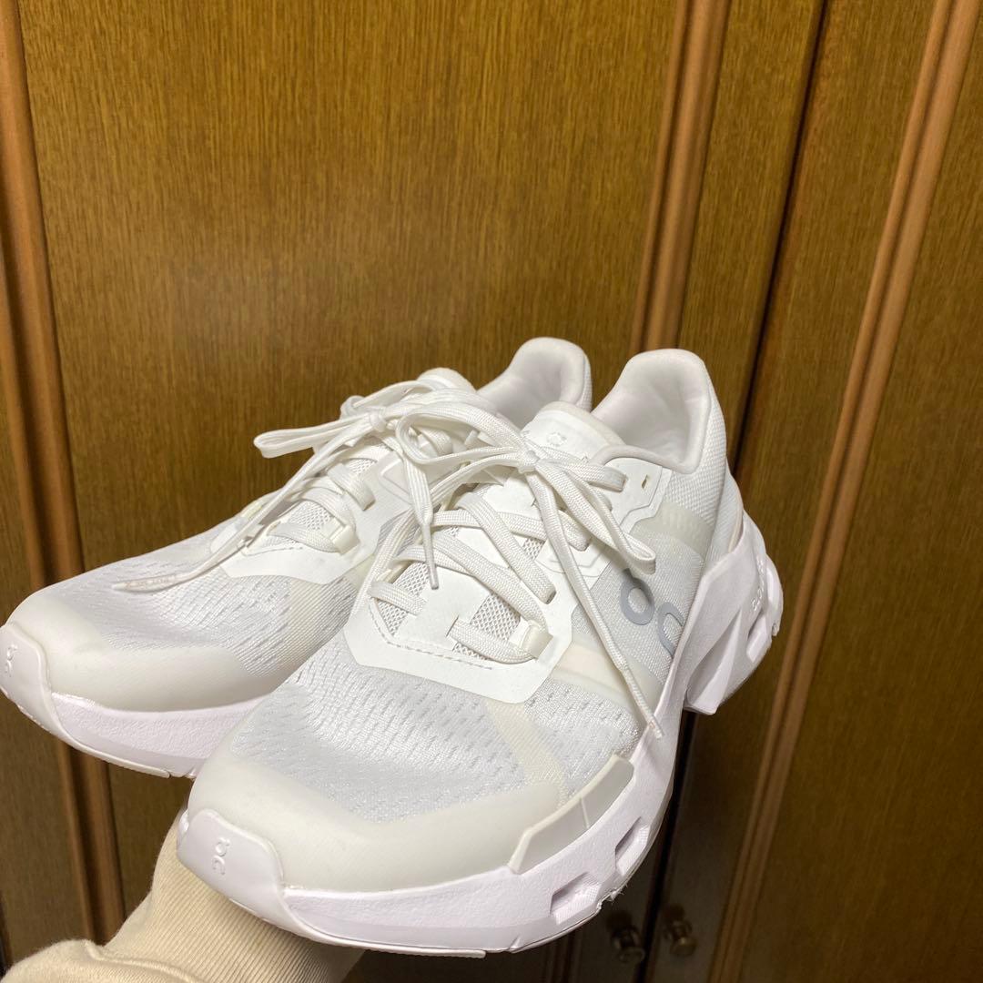 On ホワイト ランニングシューズ