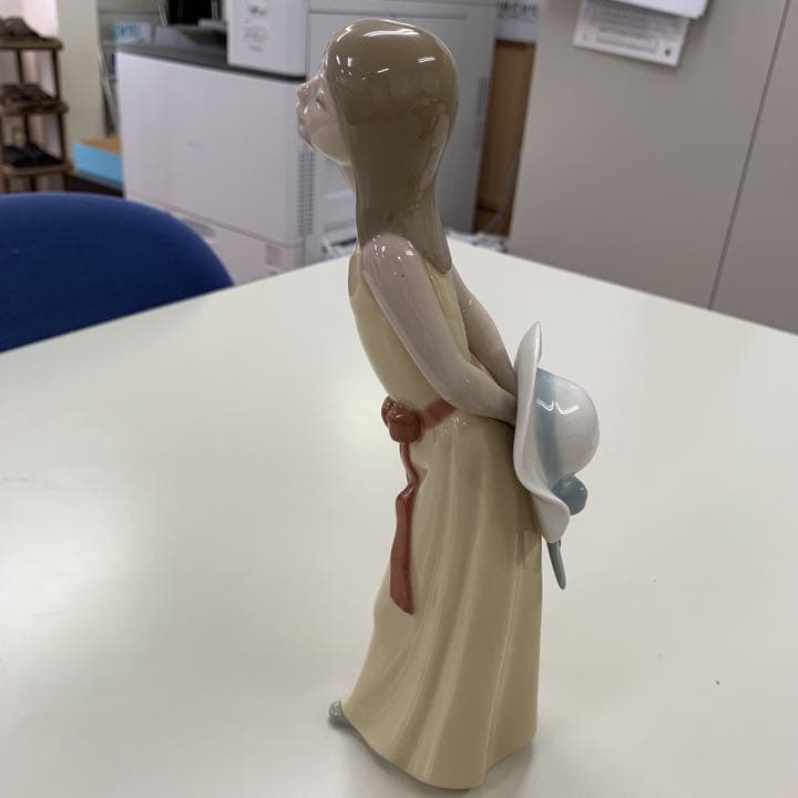 リヤドロ　5006 お気づかいなく　若草色の少女