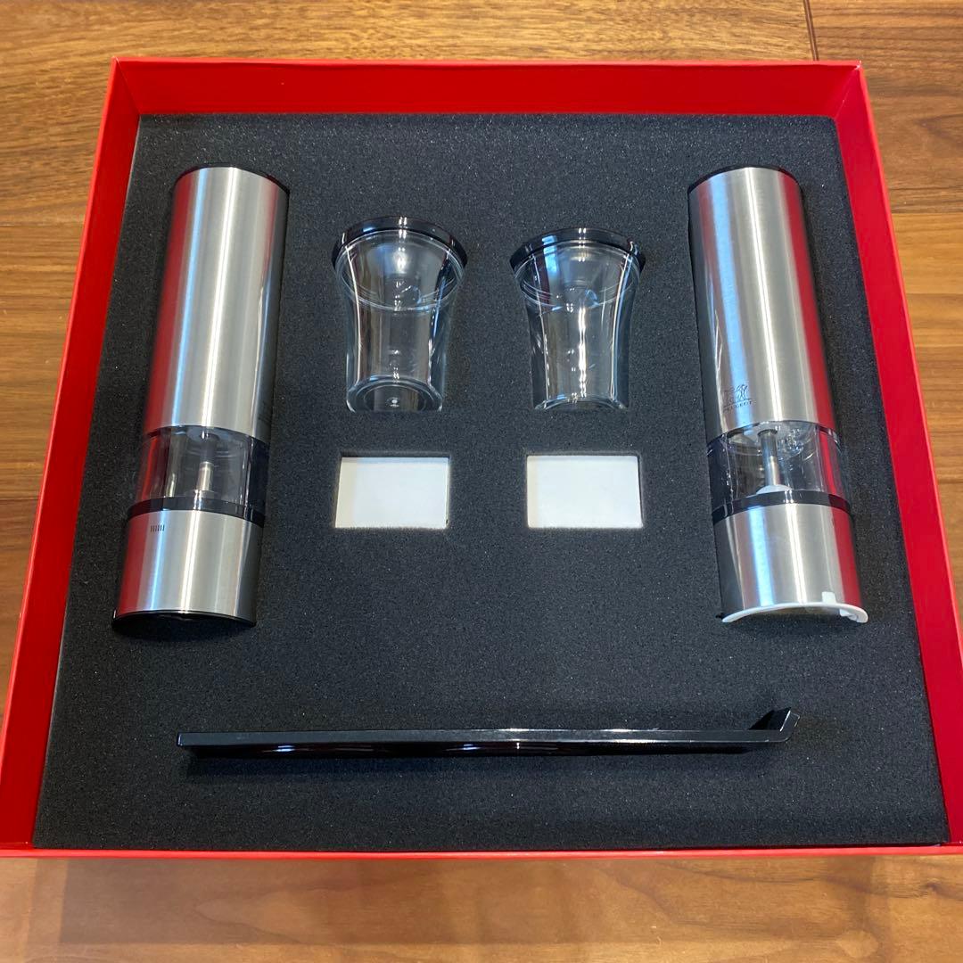 f*2様 新品・未使用　プジョーPeugeot ペッパーミルとソルトミルセット