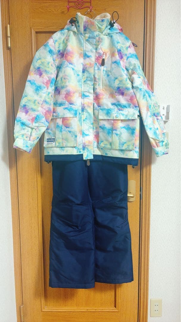 【cosby】マルチカラースキーウェアとネイビーパンツ