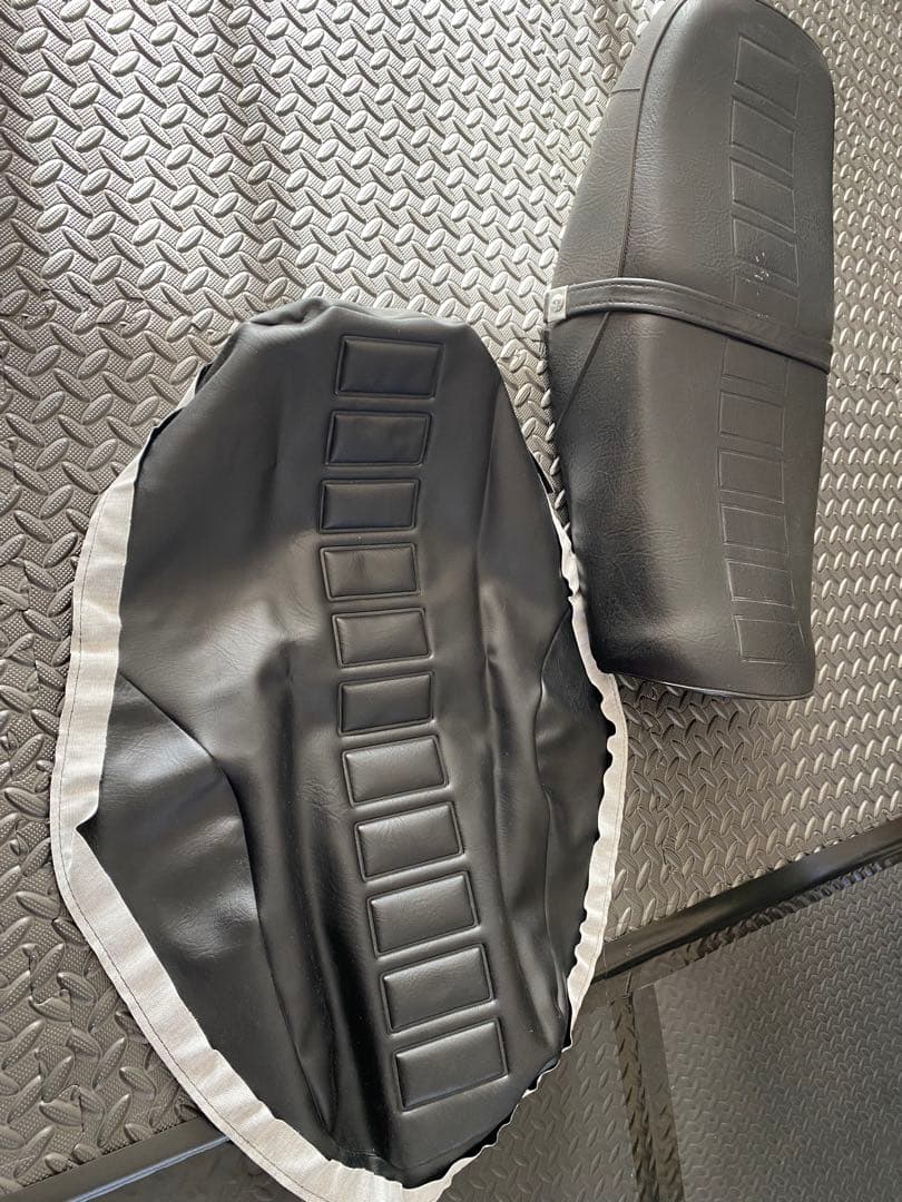 YAMAHA ヤマハ　RZ250 RZ350 シート　張替用付き