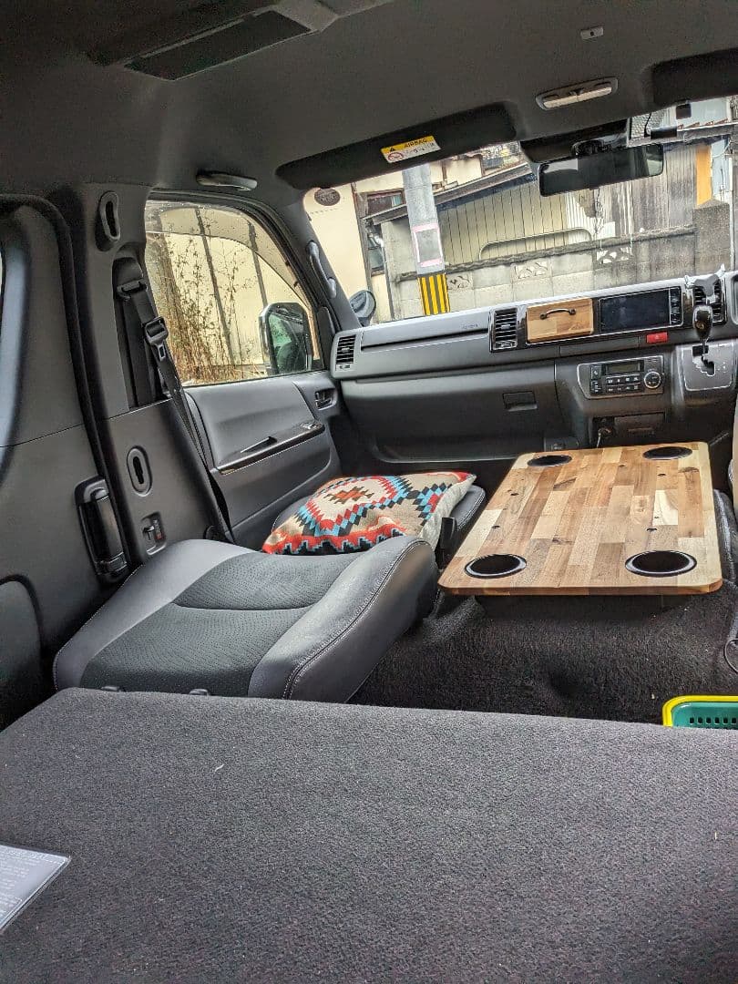 ハイエース　センターコンソールテーブル　車中泊　キャンプ