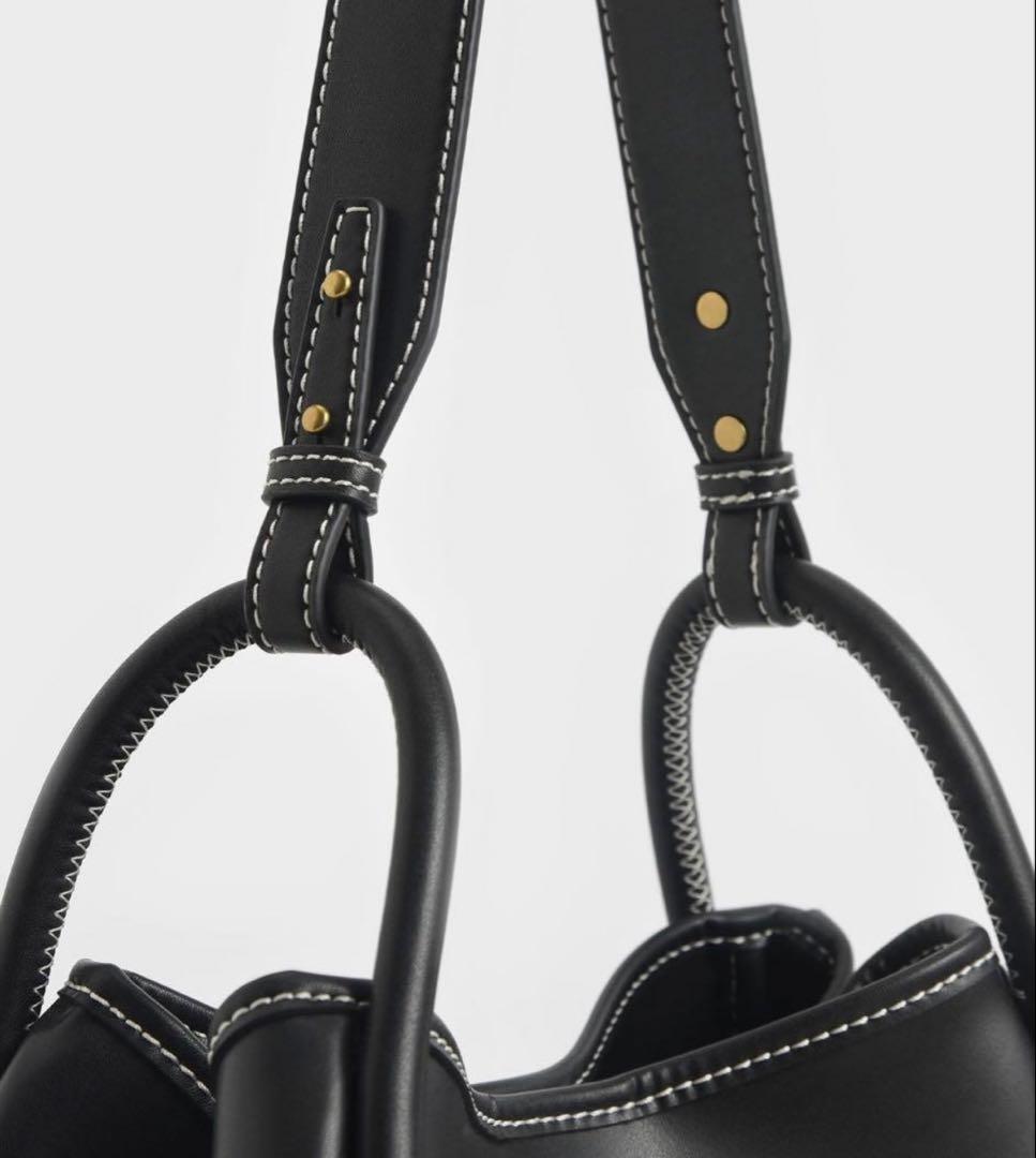 人気No. 1★美品　Charles&Keith ライラチューブラートート