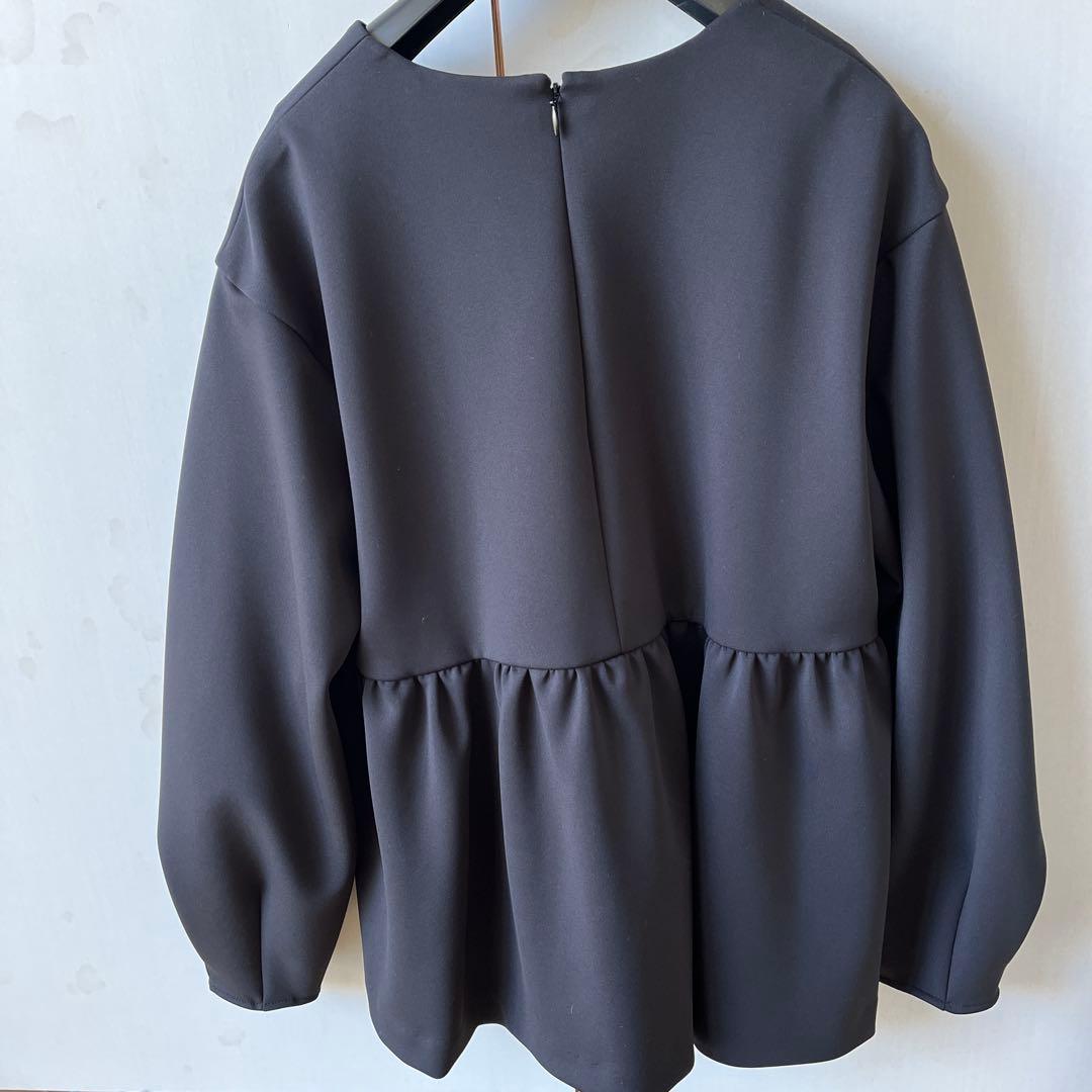 美品UNITED ARROWS SPONGY パールモチーフブラウス　ブラック