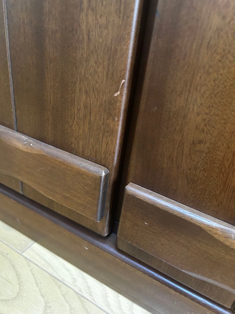 大型スパニッシュ調木製タンス　アンティーク調