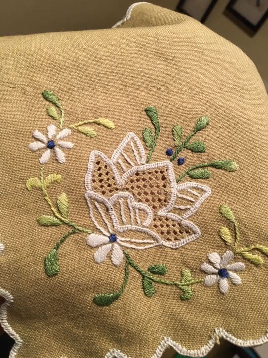 値下げしました!　ランチョンマット 手刺繍 リネン ティーマット