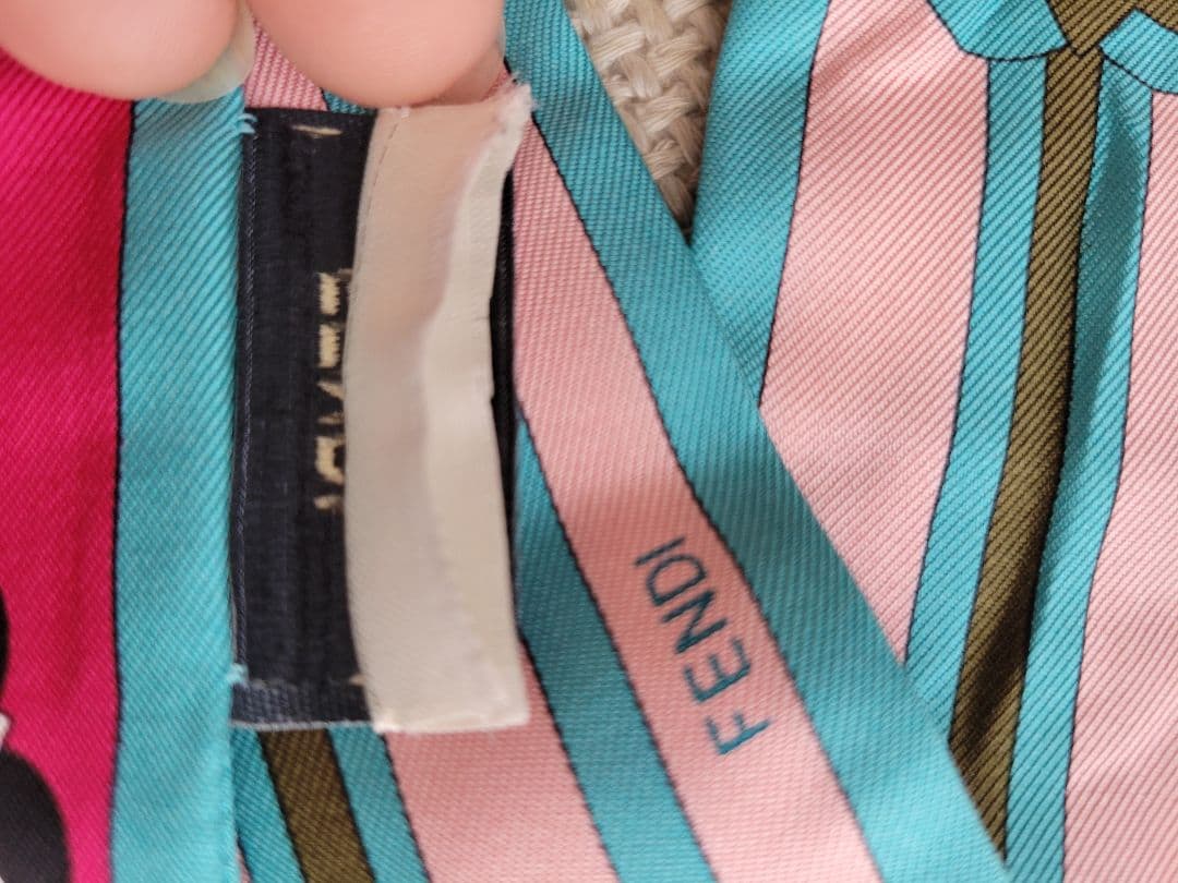 FENDI フェンディ 花柄 ラッピー シルクスカーフ　タイ リボンスカーフ