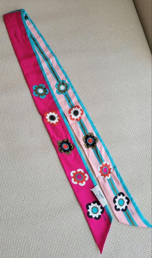 FENDI フェンディ 花柄 ラッピー シルクスカーフ　タイ リボンスカーフ