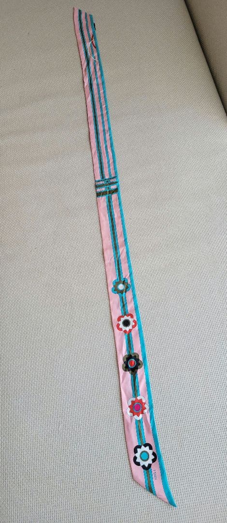 FENDI フェンディ 花柄 ラッピー シルクスカーフ　タイ リボンスカーフ