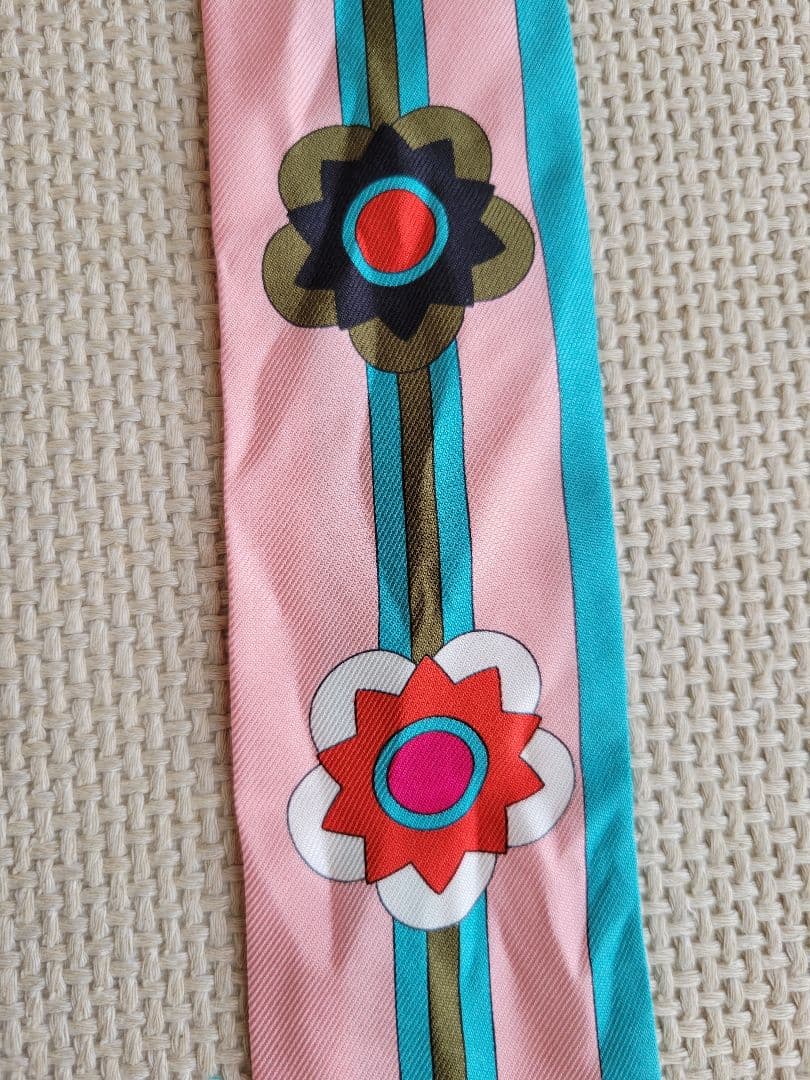 FENDI フェンディ 花柄 ラッピー シルクスカーフ　タイ リボンスカーフ