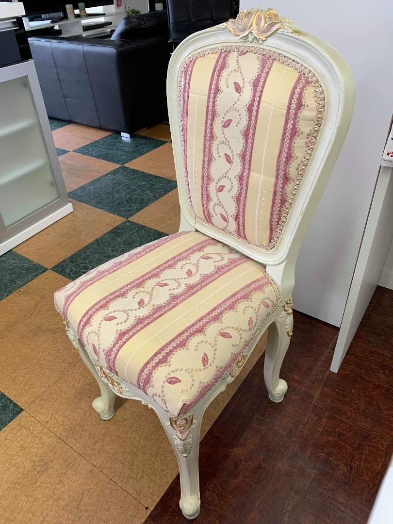 中世のオシャレなイスを入荷致しました！